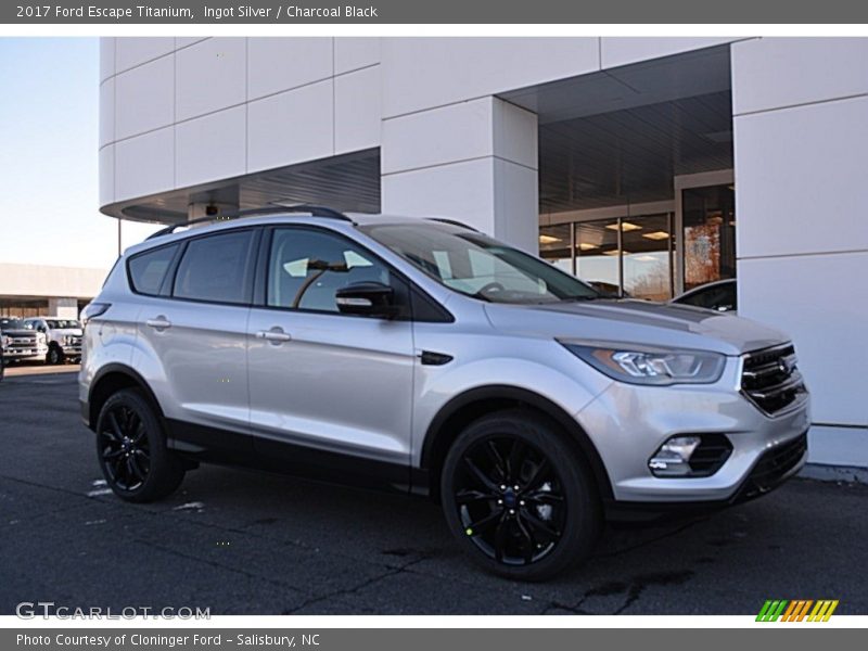 Front 3/4 View of 2017 Escape Titanium