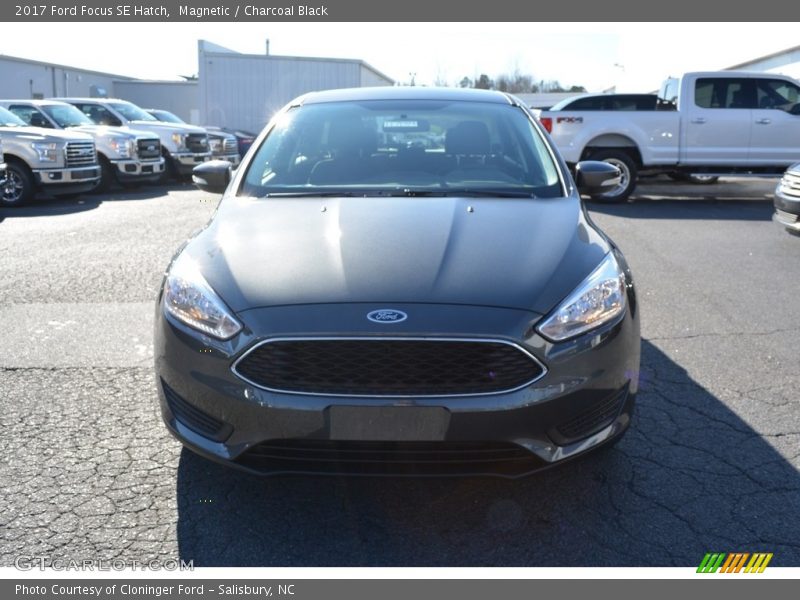 Magnetic / Charcoal Black 2017 Ford Focus SE Hatch