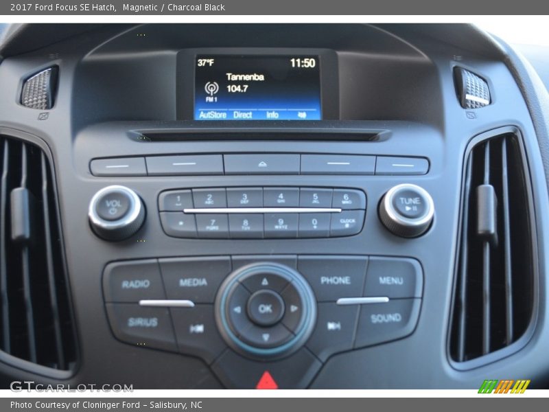 Magnetic / Charcoal Black 2017 Ford Focus SE Hatch