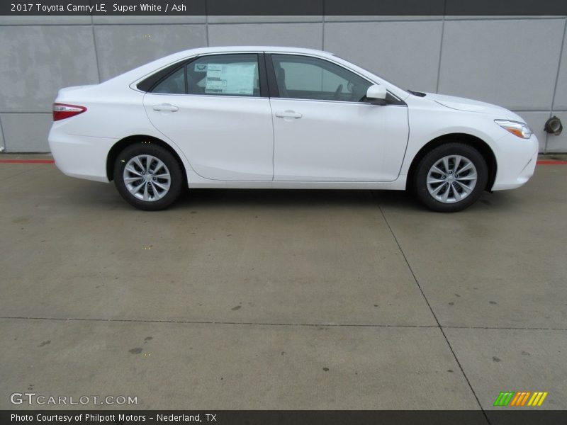 Super White / Ash 2017 Toyota Camry LE