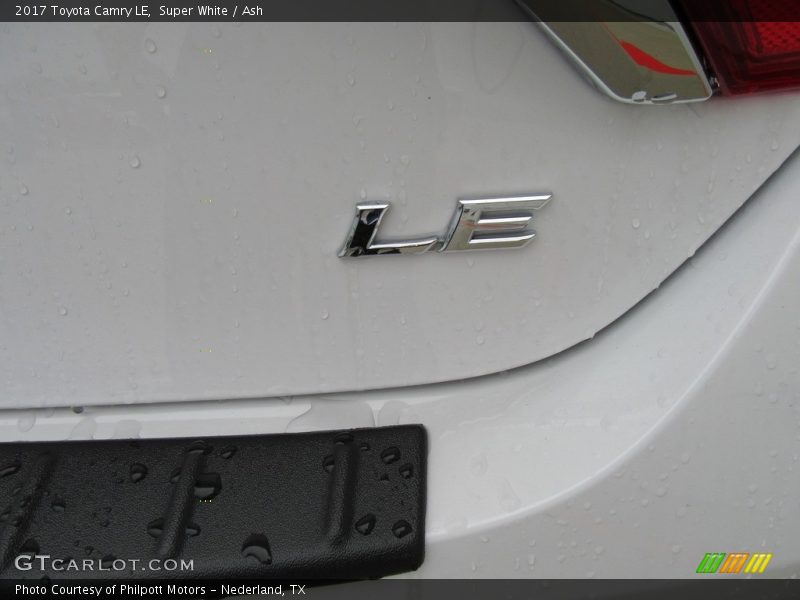Super White / Ash 2017 Toyota Camry LE