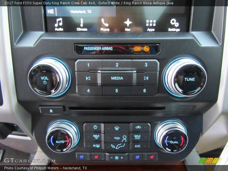 Controls of 2017 F350 Super Duty King Ranch Crew Cab 4x4