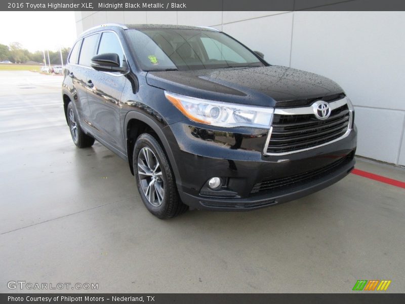 Front 3/4 View of 2016 Highlander XLE