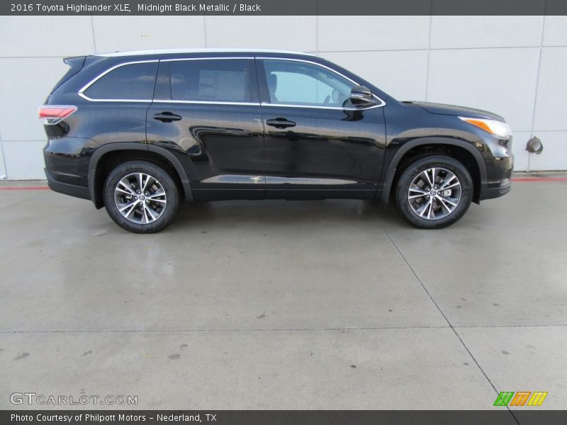 Midnight Black Metallic / Black 2016 Toyota Highlander XLE