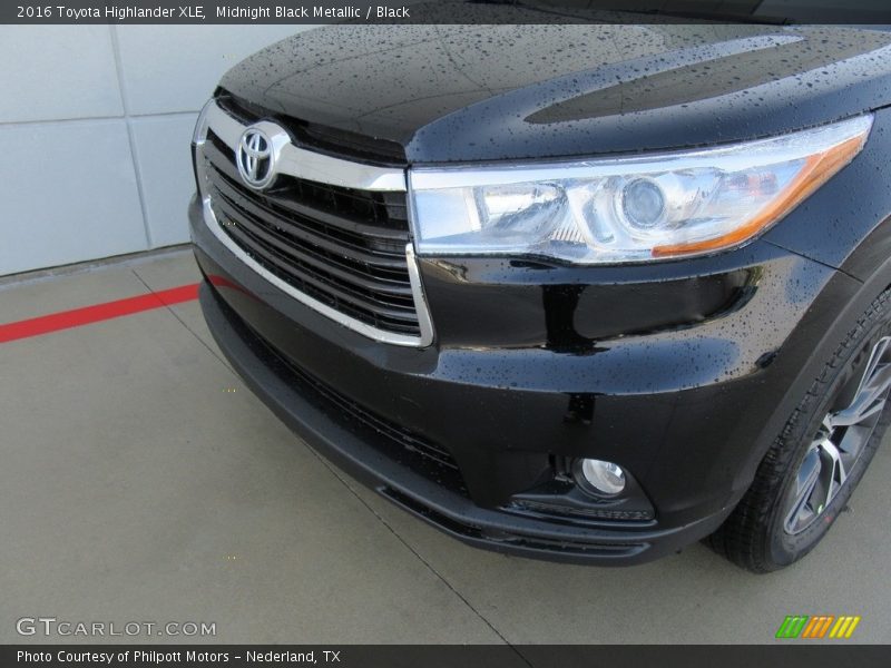 Midnight Black Metallic / Black 2016 Toyota Highlander XLE