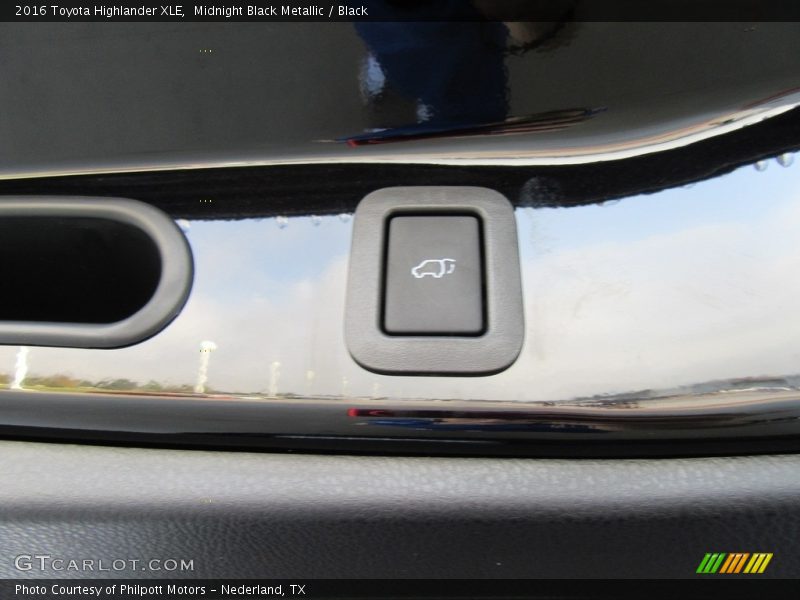 Midnight Black Metallic / Black 2016 Toyota Highlander XLE