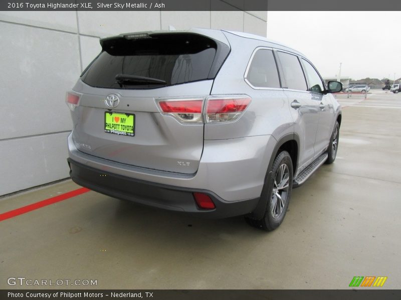 Silver Sky Metallic / Ash 2016 Toyota Highlander XLE