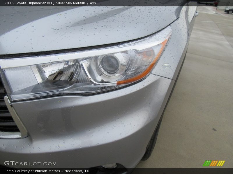 Silver Sky Metallic / Ash 2016 Toyota Highlander XLE