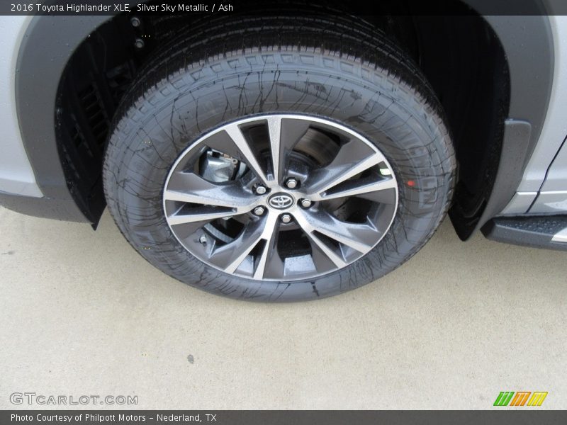 Silver Sky Metallic / Ash 2016 Toyota Highlander XLE