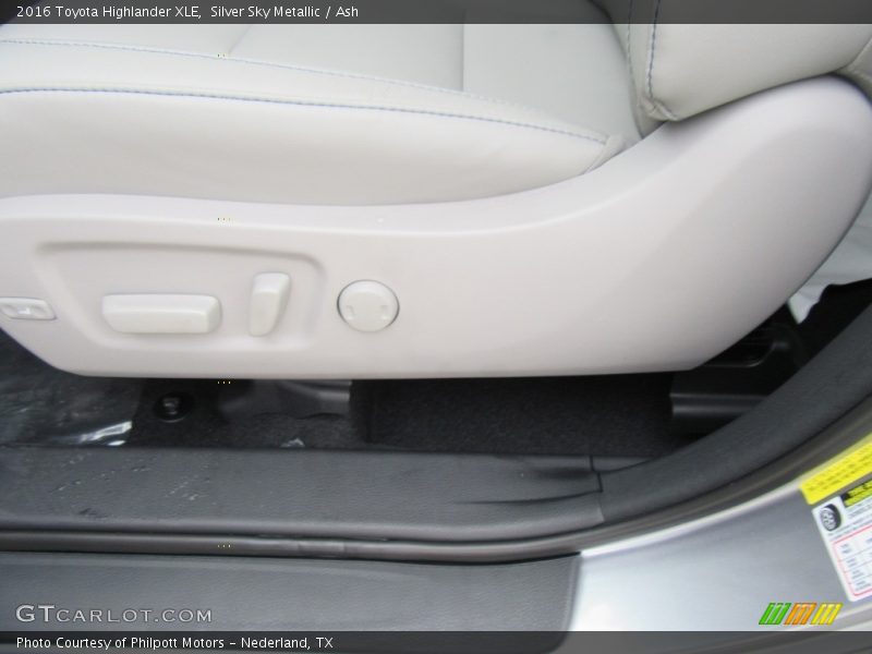 Silver Sky Metallic / Ash 2016 Toyota Highlander XLE