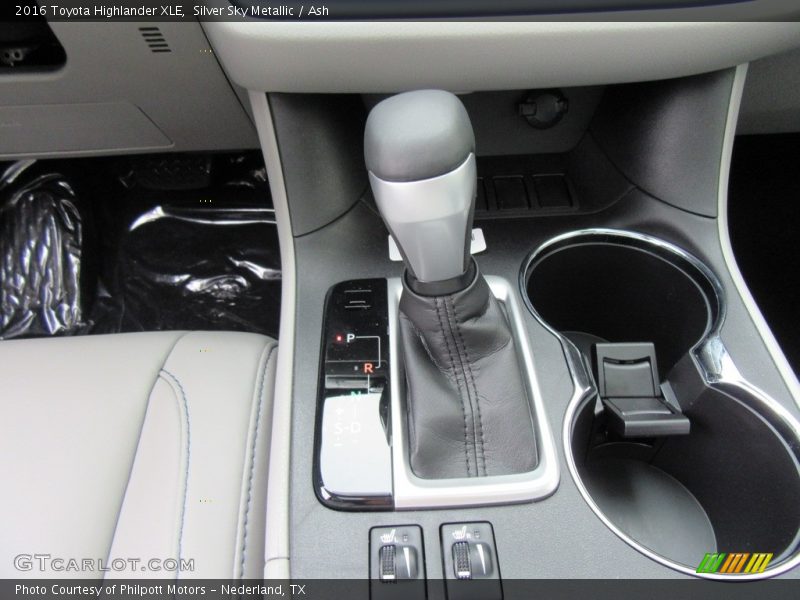 Silver Sky Metallic / Ash 2016 Toyota Highlander XLE
