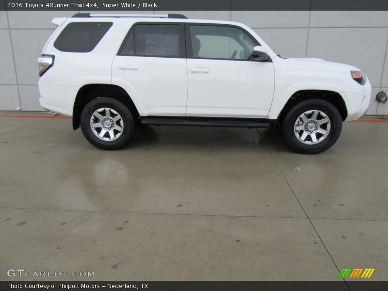 Super White / Black 2016 Toyota 4Runner Trail 4x4