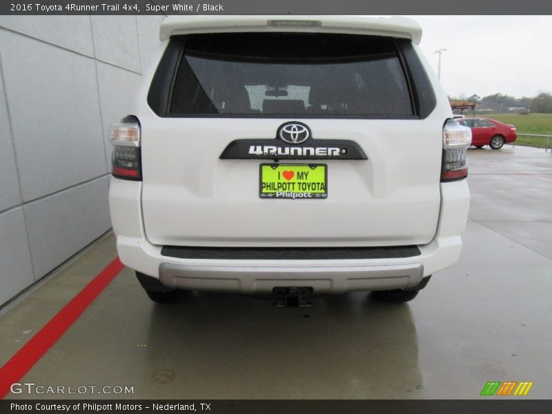 Super White / Black 2016 Toyota 4Runner Trail 4x4