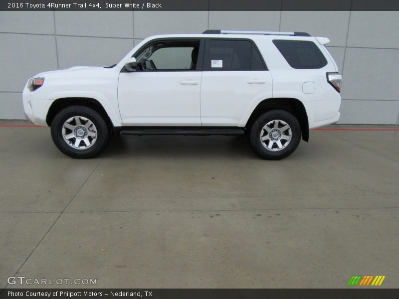 Super White / Black 2016 Toyota 4Runner Trail 4x4