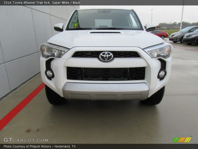 Super White / Black 2016 Toyota 4Runner Trail 4x4