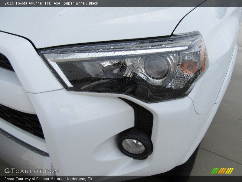 Super White / Black 2016 Toyota 4Runner Trail 4x4