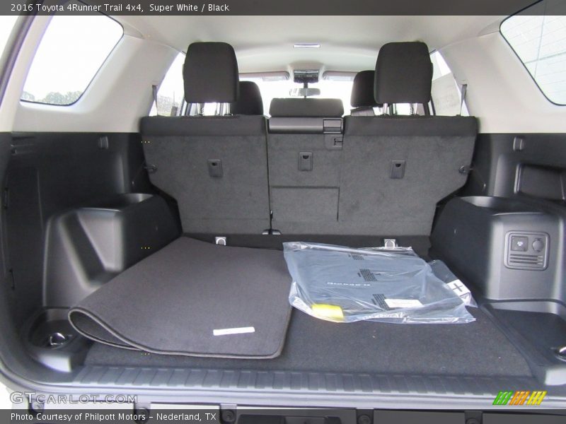 Super White / Black 2016 Toyota 4Runner Trail 4x4