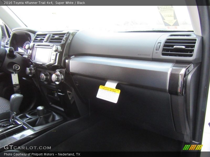 Super White / Black 2016 Toyota 4Runner Trail 4x4