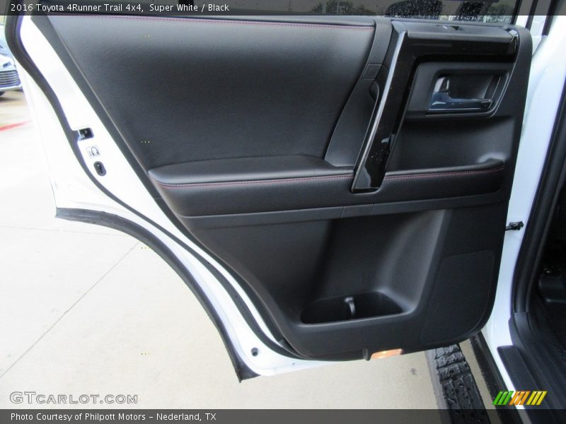 Super White / Black 2016 Toyota 4Runner Trail 4x4