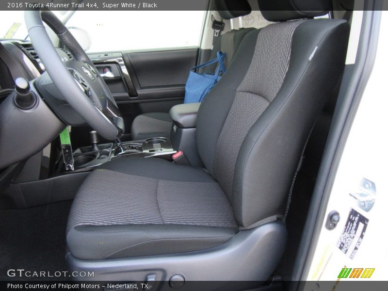 Super White / Black 2016 Toyota 4Runner Trail 4x4