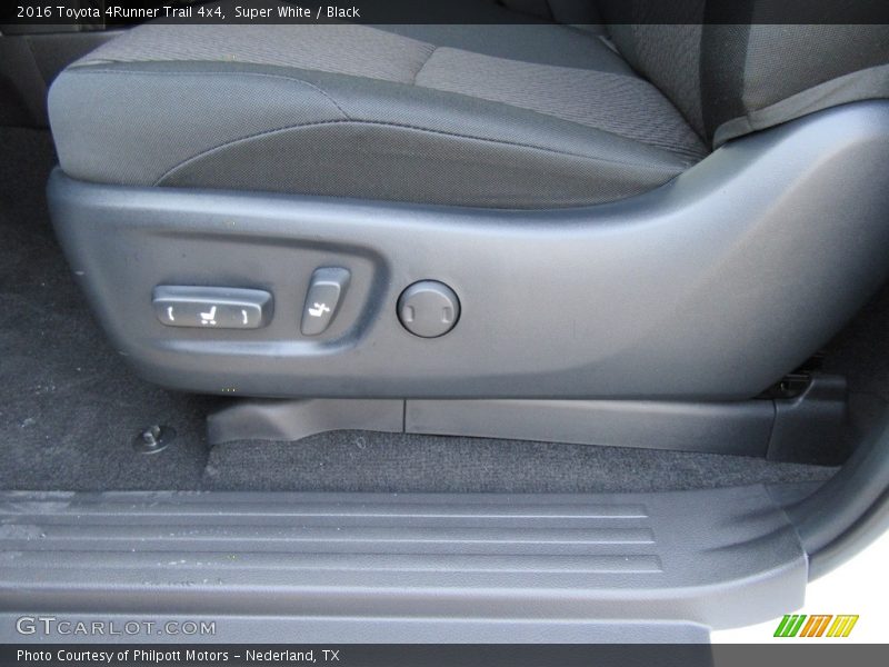 Super White / Black 2016 Toyota 4Runner Trail 4x4