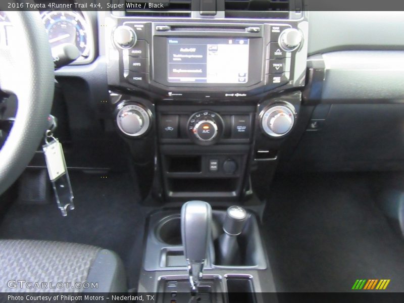 Super White / Black 2016 Toyota 4Runner Trail 4x4
