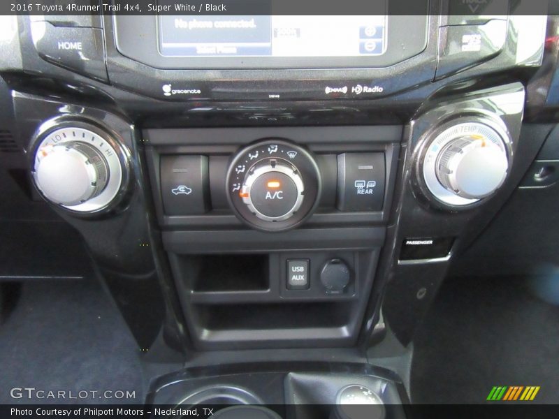 Super White / Black 2016 Toyota 4Runner Trail 4x4