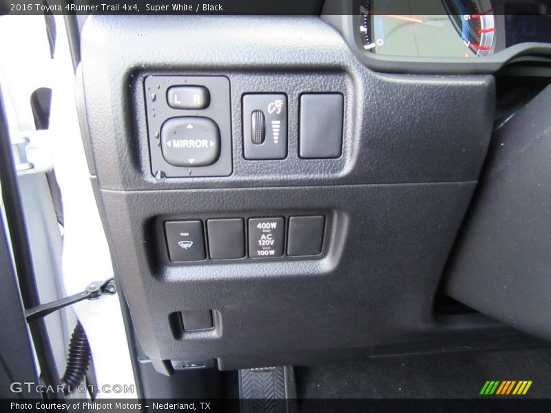 Super White / Black 2016 Toyota 4Runner Trail 4x4