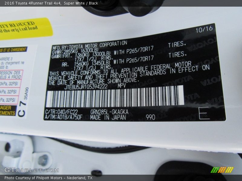 Super White / Black 2016 Toyota 4Runner Trail 4x4