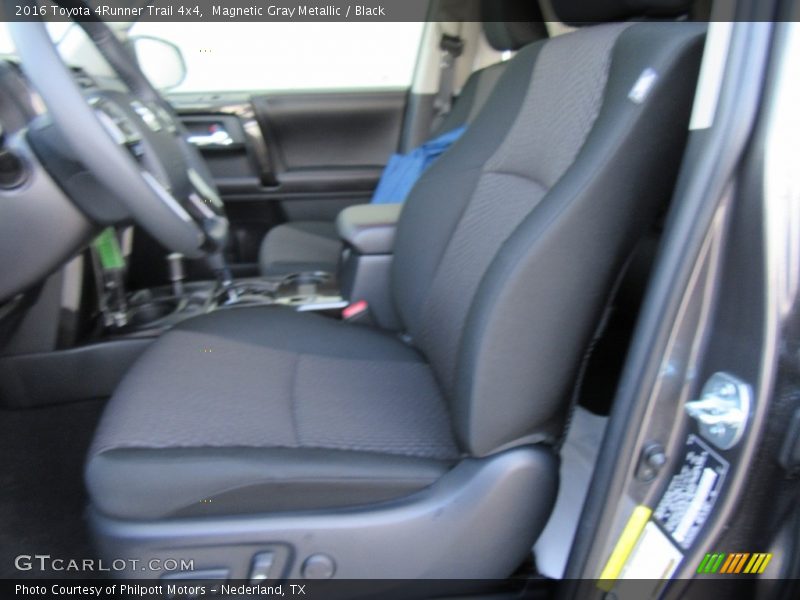 Magnetic Gray Metallic / Black 2016 Toyota 4Runner Trail 4x4