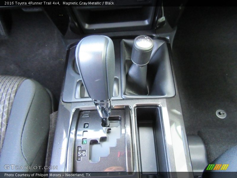 Magnetic Gray Metallic / Black 2016 Toyota 4Runner Trail 4x4