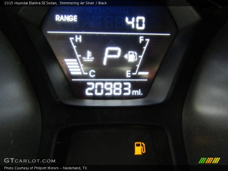 Shimmering Air Silver / Black 2015 Hyundai Elantra SE Sedan