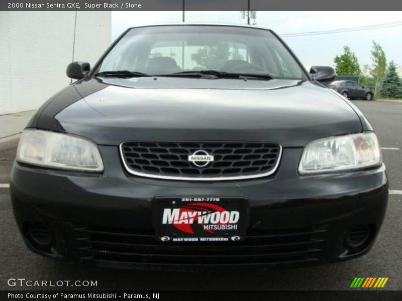 Super Black / Stone 2000 Nissan Sentra GXE