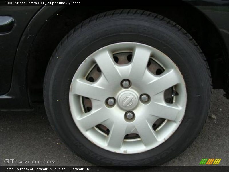 Super Black / Stone 2000 Nissan Sentra GXE