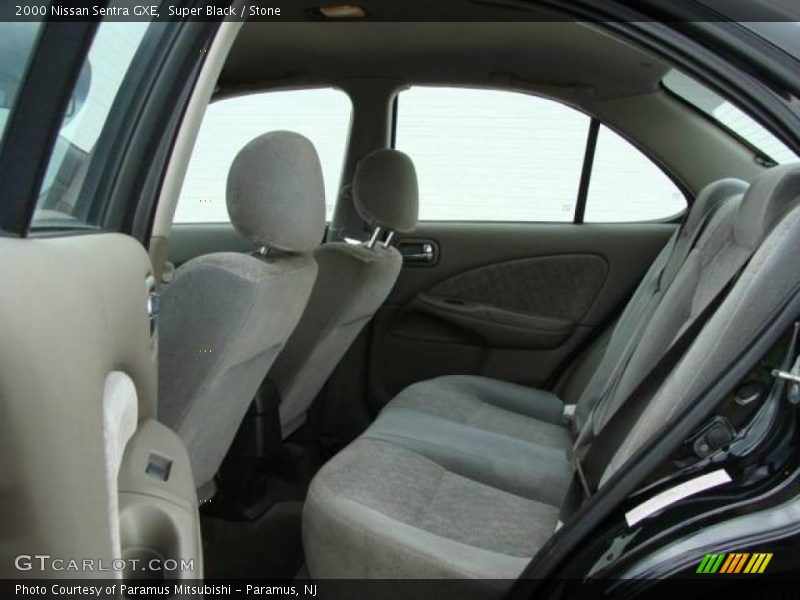 Super Black / Stone 2000 Nissan Sentra GXE