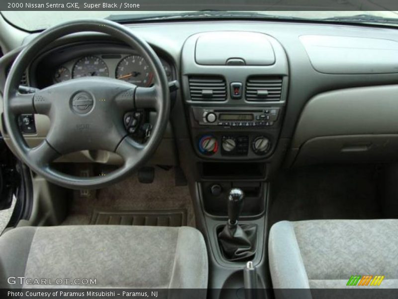 Super Black / Stone 2000 Nissan Sentra GXE