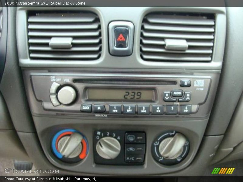 Super Black / Stone 2000 Nissan Sentra GXE
