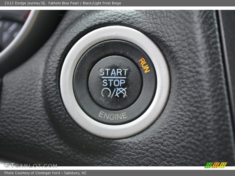 Fathom Blue Pearl / Black/Light Frost Beige 2013 Dodge Journey SE