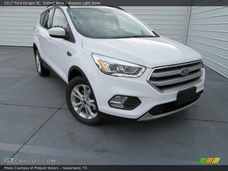Oxford White / Medium Light Stone 2017 Ford Escape SE