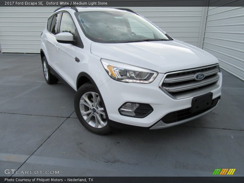 Oxford White / Medium Light Stone 2017 Ford Escape SE