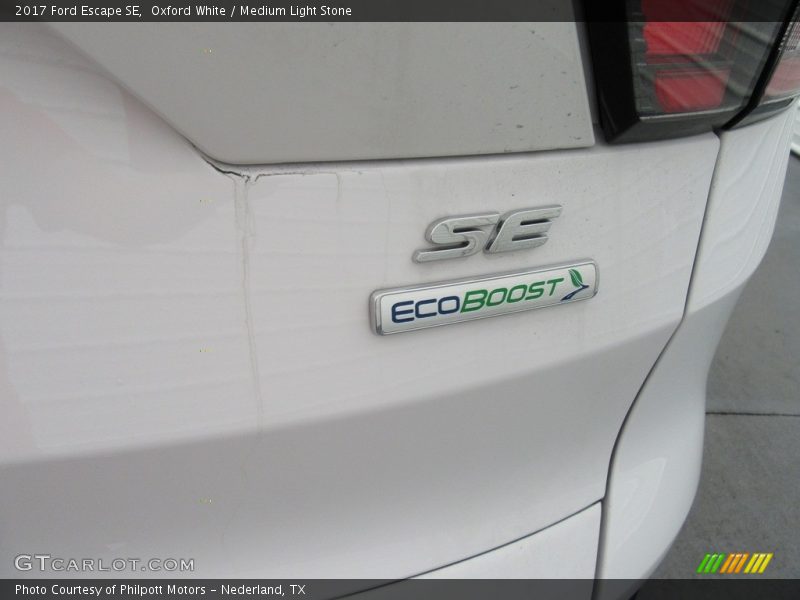 Oxford White / Medium Light Stone 2017 Ford Escape SE