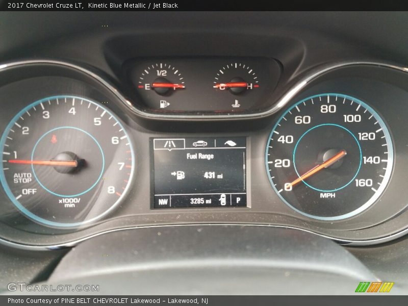 Kinetic Blue Metallic / Jet Black 2017 Chevrolet Cruze LT