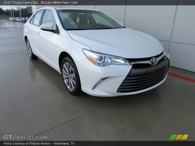 Blizzard White Pearl / Ash 2017 Toyota Camry XLE