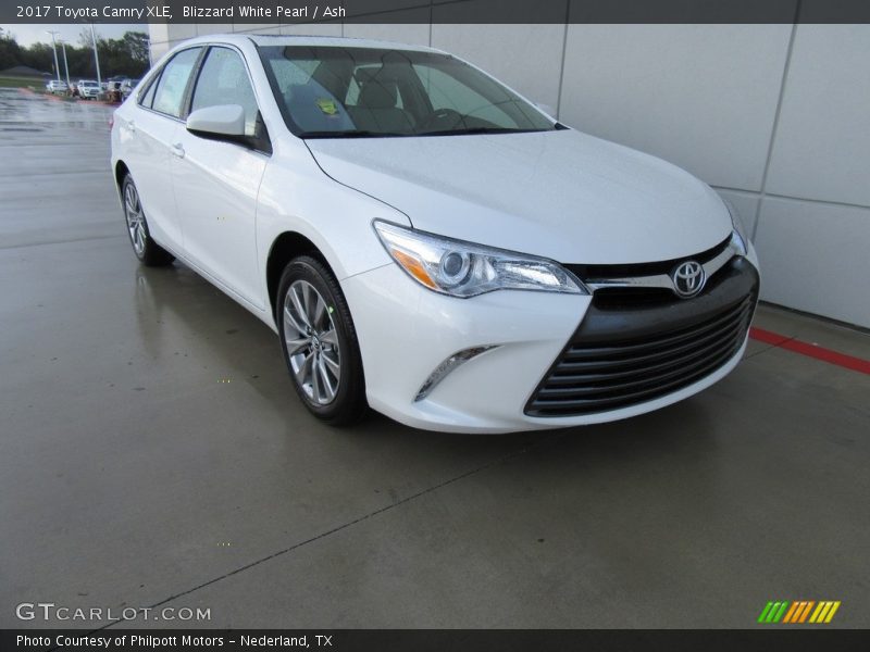 Blizzard White Pearl / Ash 2017 Toyota Camry XLE