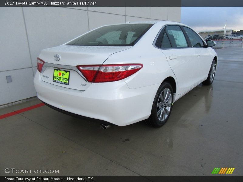 Blizzard White Pearl / Ash 2017 Toyota Camry XLE