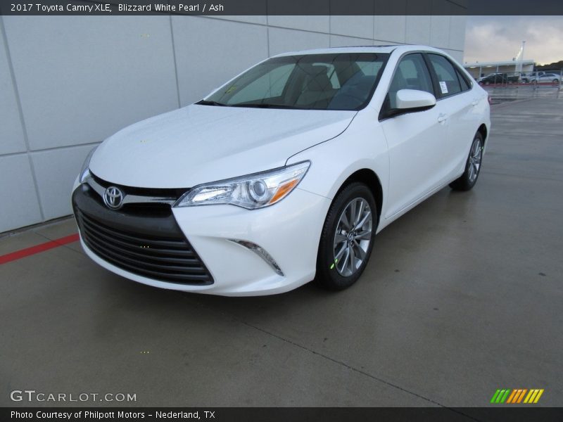 Blizzard White Pearl / Ash 2017 Toyota Camry XLE