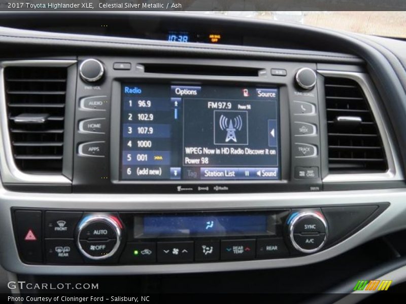 Controls of 2017 Highlander XLE