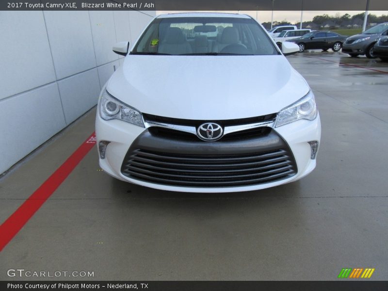 Blizzard White Pearl / Ash 2017 Toyota Camry XLE