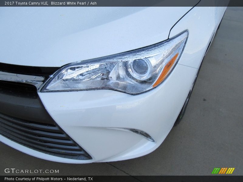 Blizzard White Pearl / Ash 2017 Toyota Camry XLE