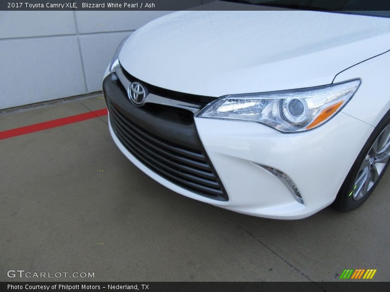 Blizzard White Pearl / Ash 2017 Toyota Camry XLE